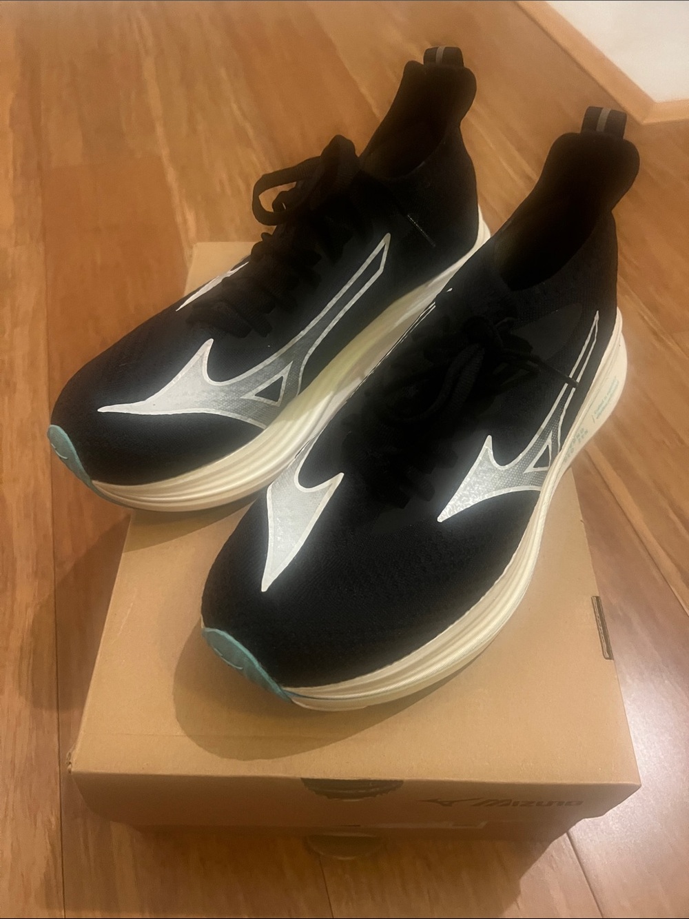 Mizuno Black and White Men's Lightweight Running Sneakers